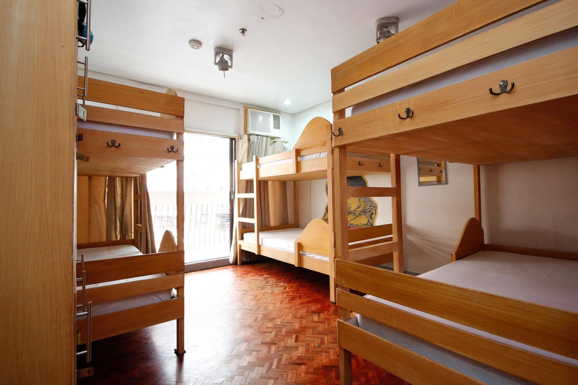 Lokal Hostel Makati City Extérieur photo