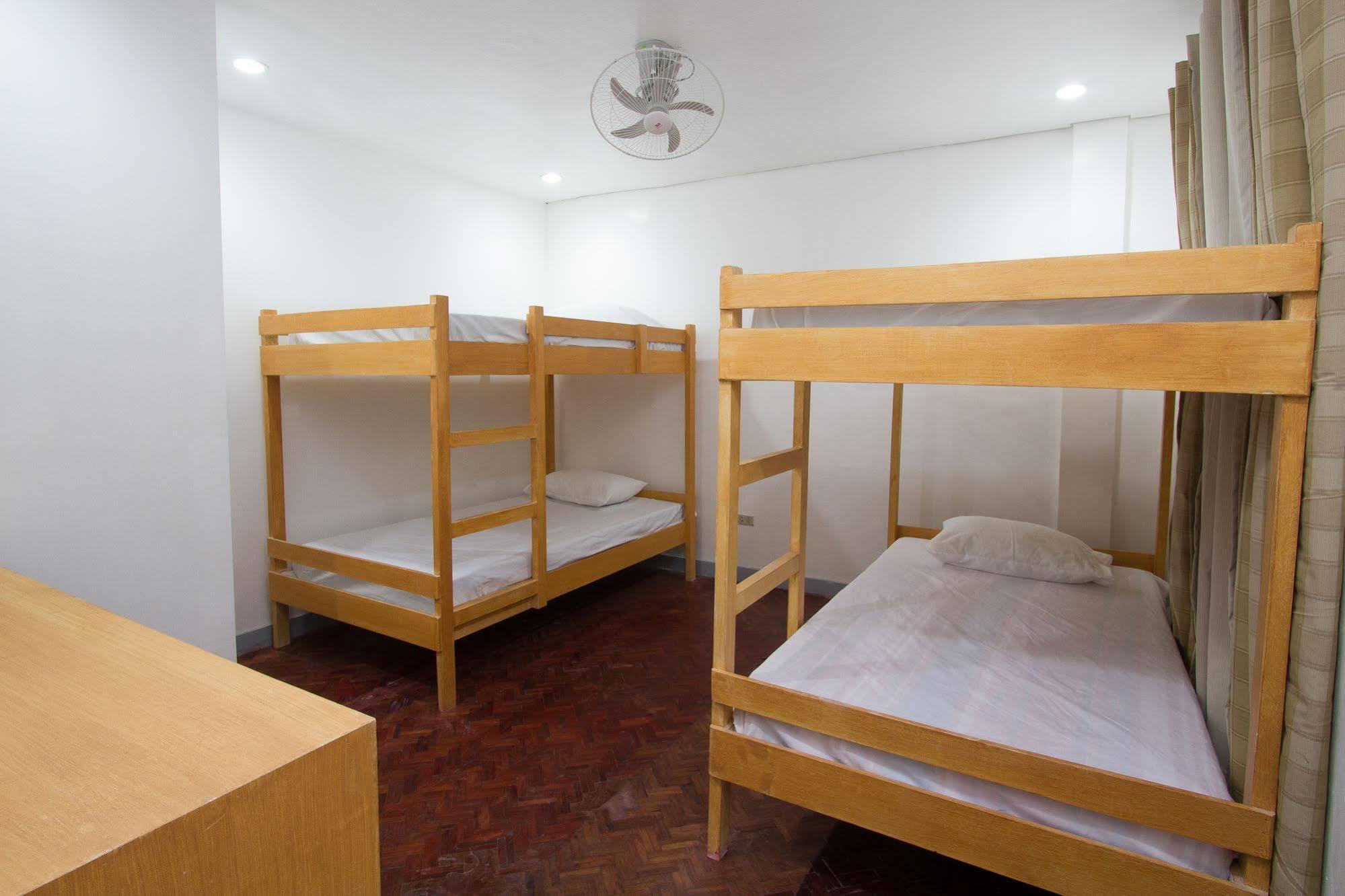 Lokal Hostel Makati City Extérieur photo
