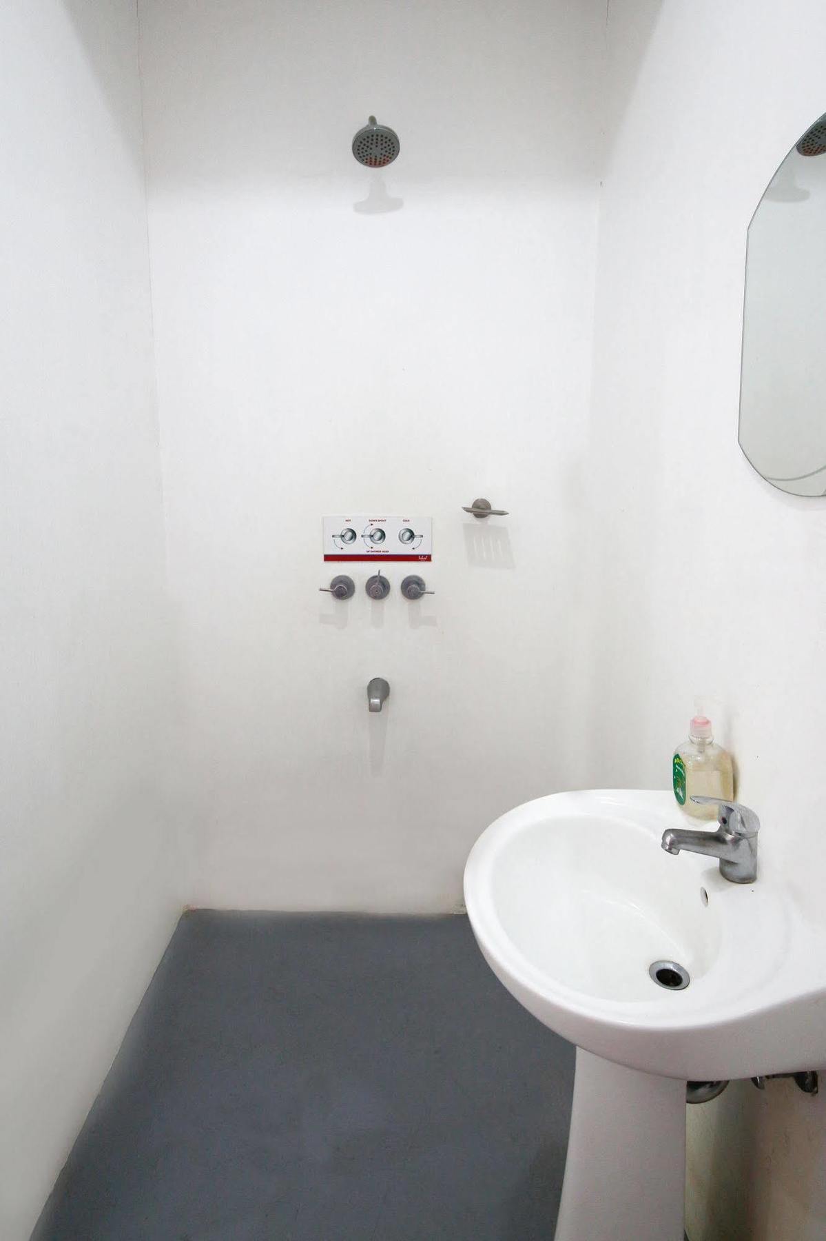 Lokal Hostel Makati City Extérieur photo