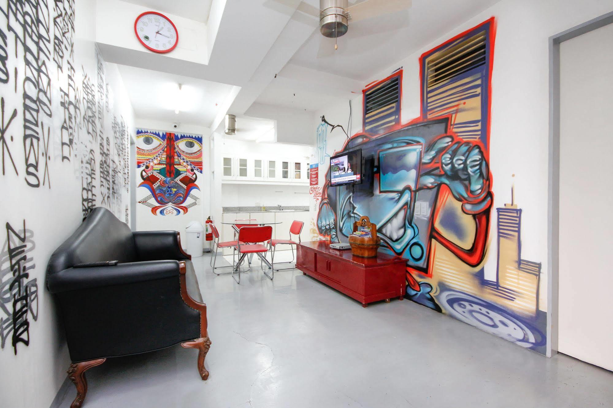 Lokal Hostel Makati City Extérieur photo