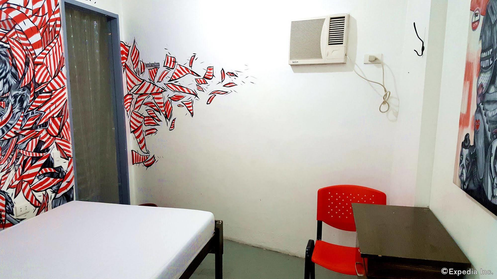 Lokal Hostel Makati City Extérieur photo