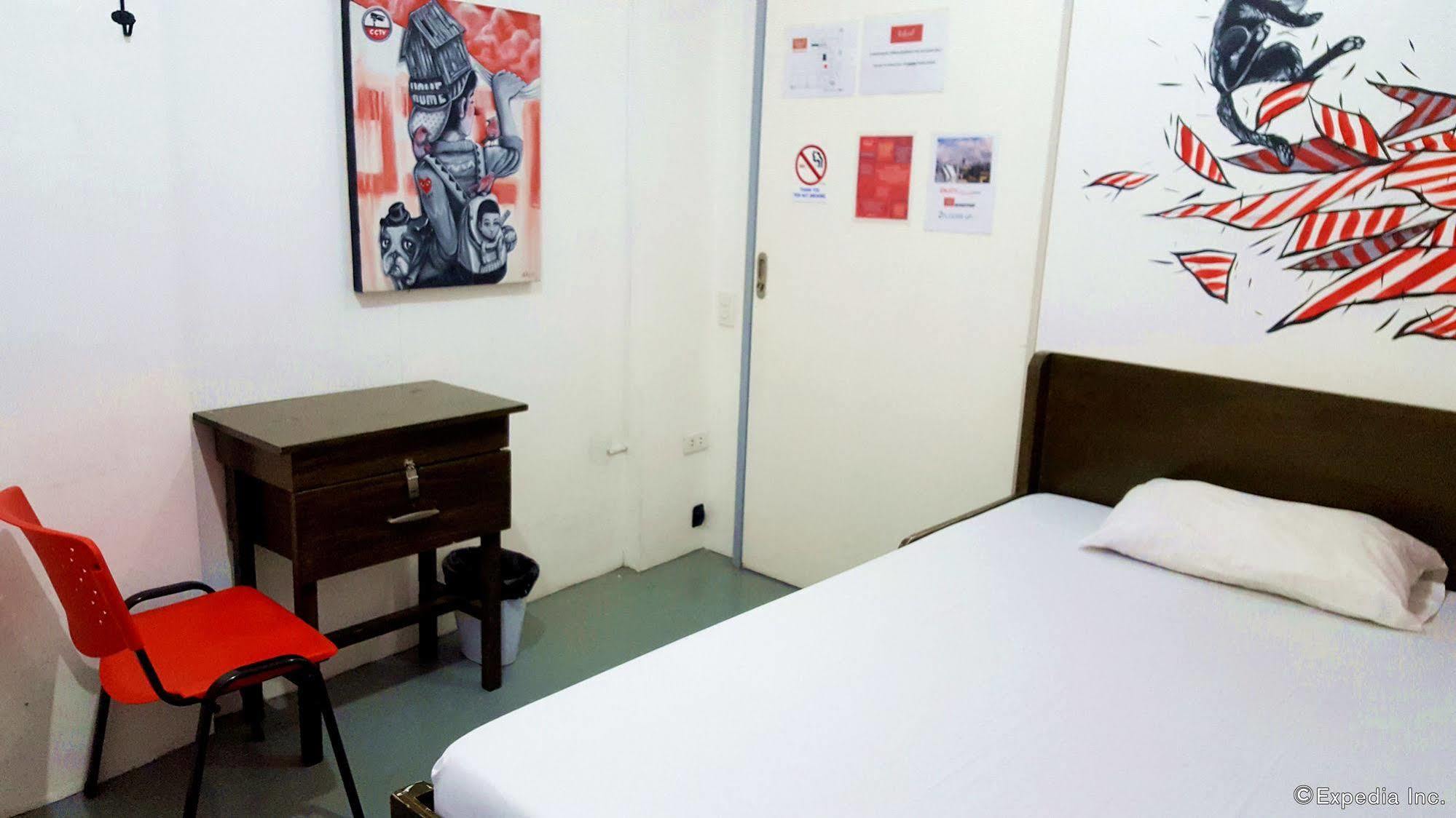 Lokal Hostel Makati City Extérieur photo